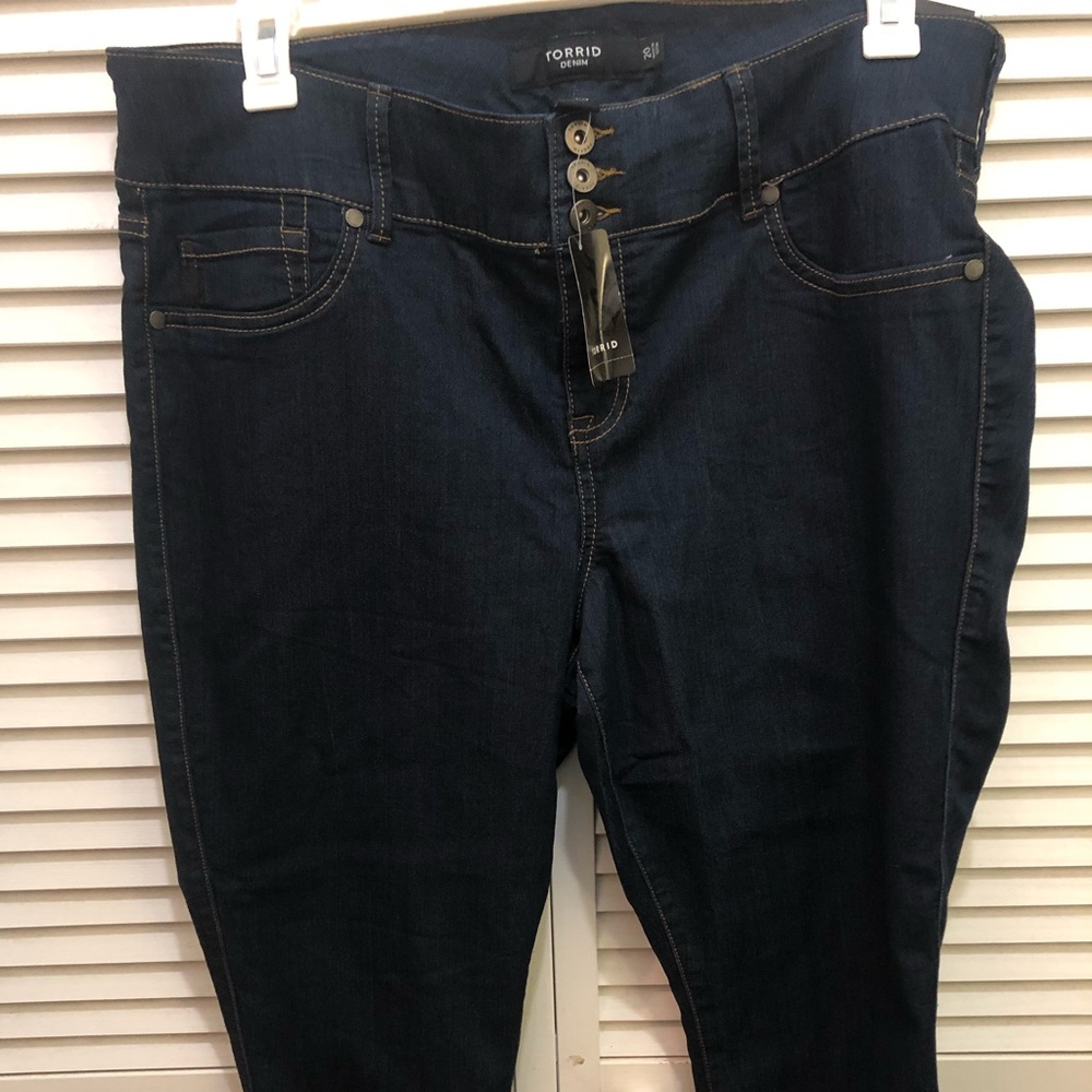 Torrid Cropped Jegging Dark Wash NWT Size 20